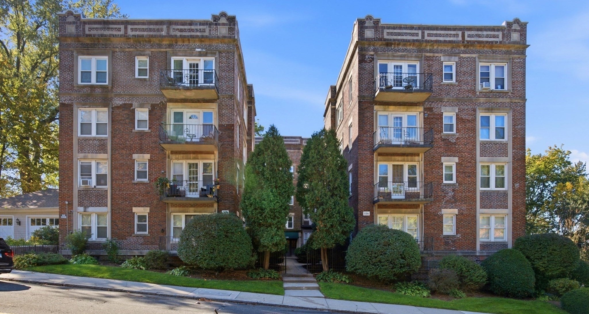 Photo of 120 Longhill St, Springfield, MA