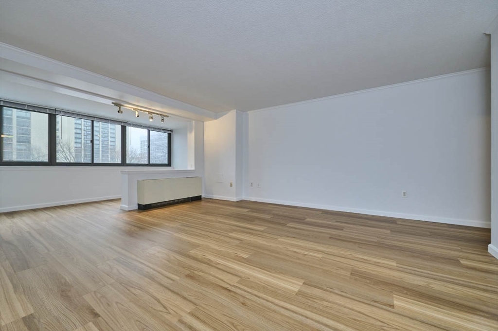 2 Hawthorne Place 6G