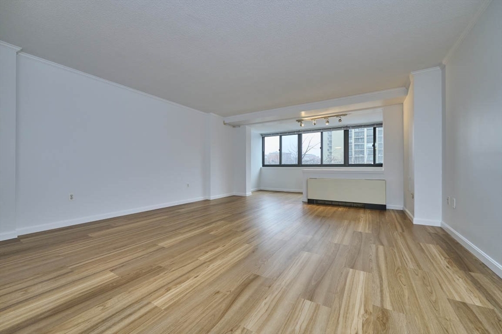 2 Hawthorne Place 6G