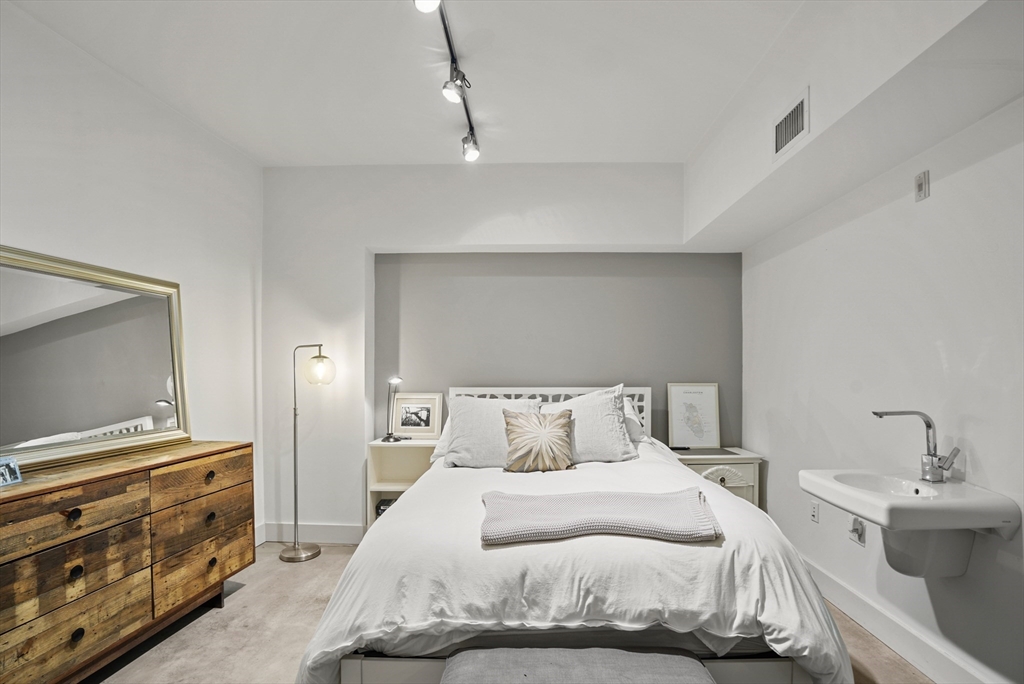 263-265 Northampton St 206