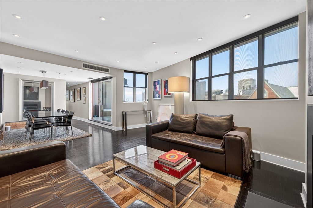 567 Tremont 32