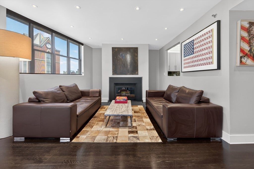 567 Tremont 32