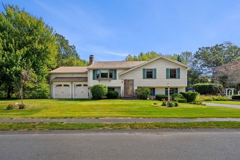 23 Lincolnshire Dr Haverhill MA 01835