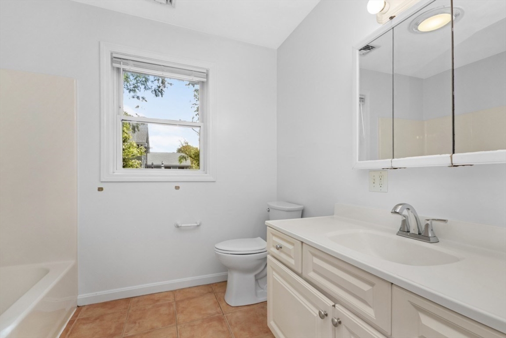 Cambridge, Massachusetts 02139, United States, 4 Bedrooms Bedrooms, ,3 BathroomsBathrooms,Residential,Active,158660