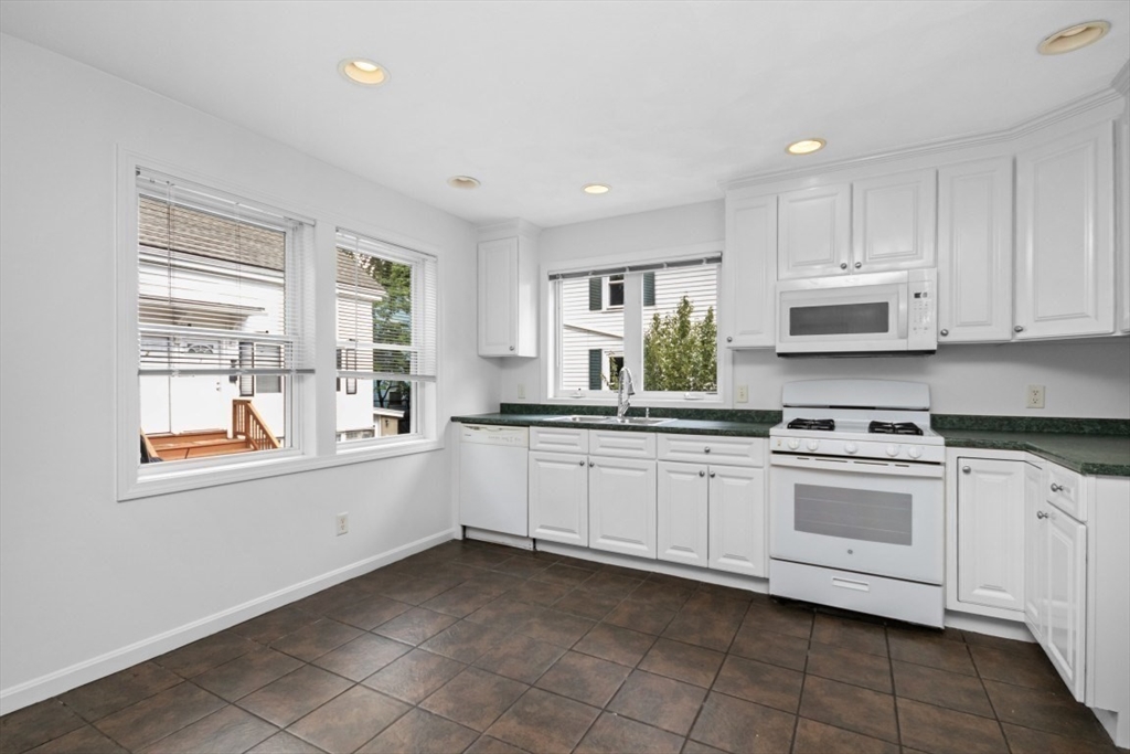 Cambridge, Massachusetts 02139, United States, 4 Bedrooms Bedrooms, ,3 BathroomsBathrooms,Residential,Active,158660