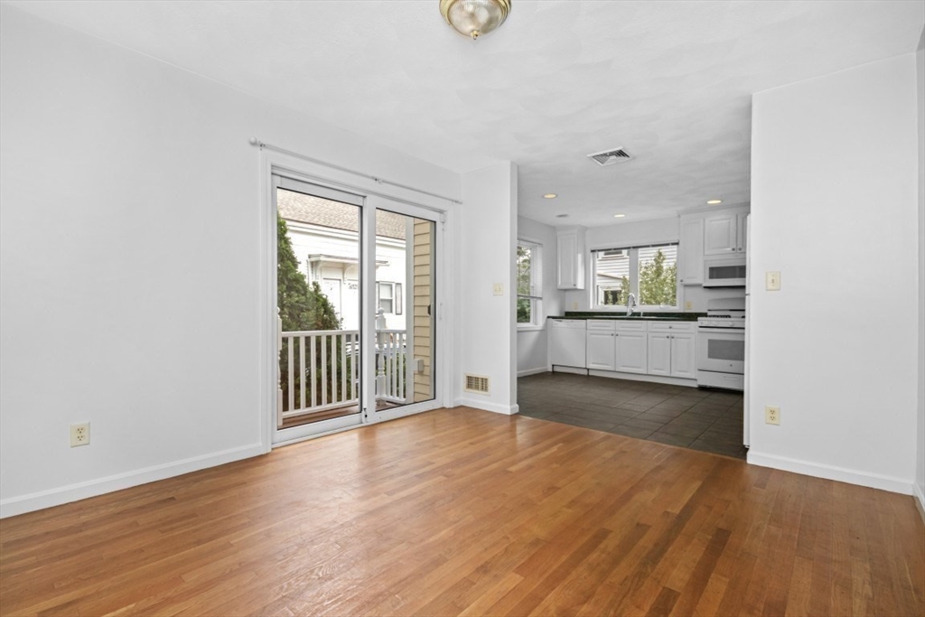 Cambridge, Massachusetts 02139, United States, 4 Bedrooms Bedrooms, ,3 BathroomsBathrooms,Residential,Active,158660