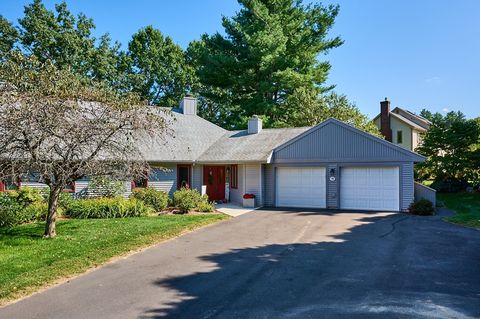 19 Baldwin Ln 19 Amherst MA 01002