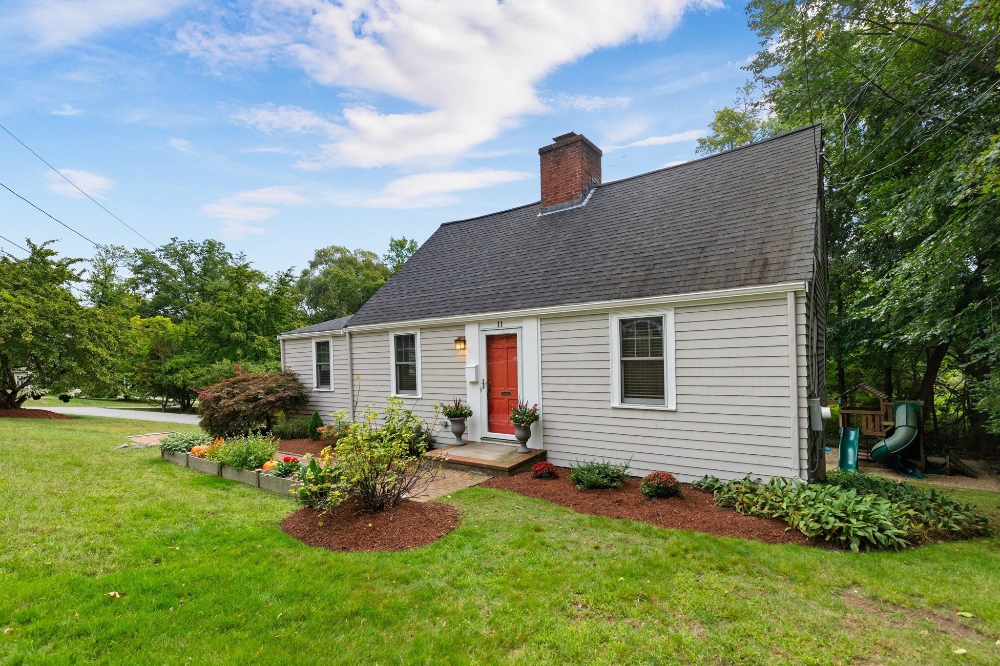 11 Stratham Rd, Lexington MA 02421