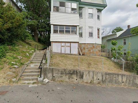 Photo of 16 Everard St #3, Worcester, MA 01605 (MLS # 73476996)