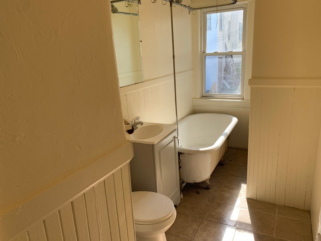 11 Diamond St, Worcester, MA, 11 Diamond St, Worcester, MA Photo #9