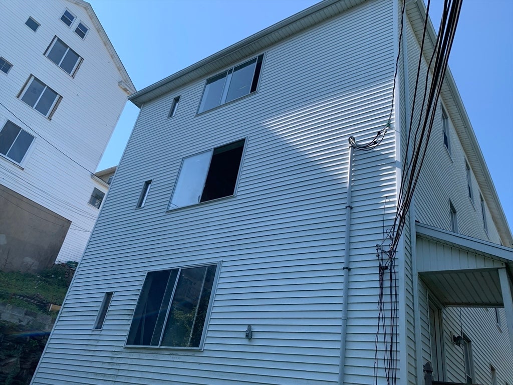 11 Diamond St