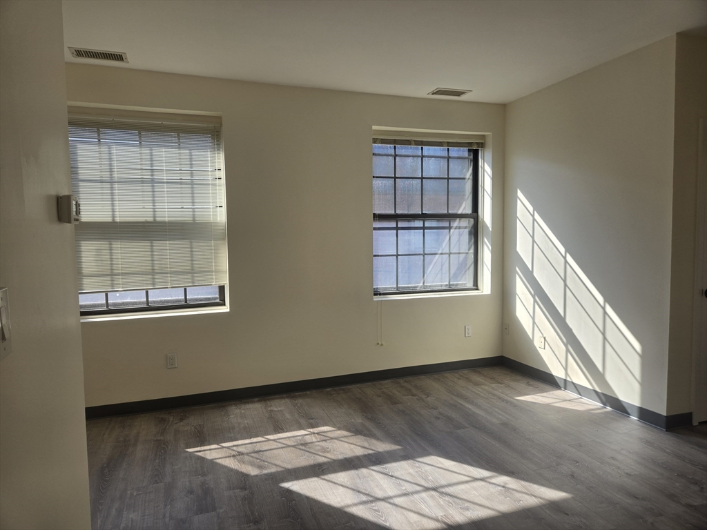 21 Linden St 320
