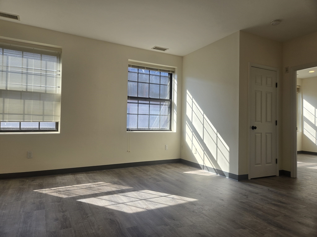 21 Linden St 320