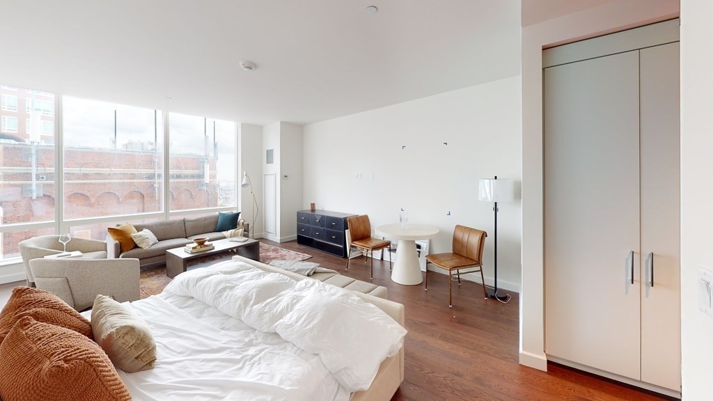 430 Stuart St 1501