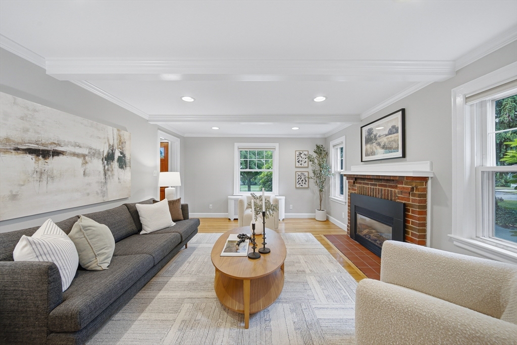 8 Brackett Ave