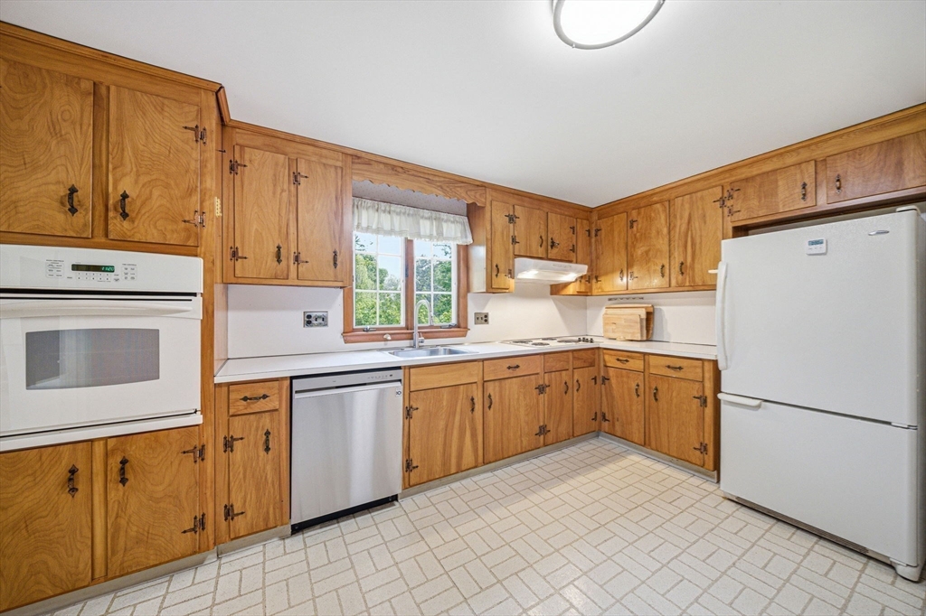 8 Brown Road, Lexington, MA Photo #9