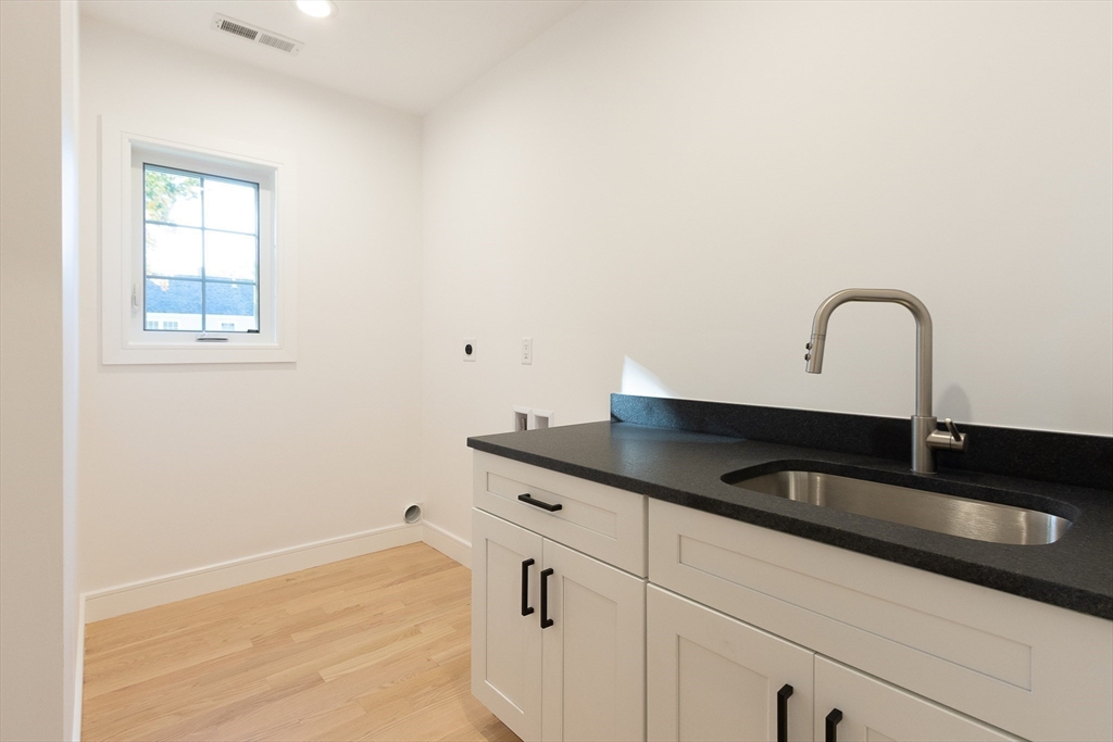 Natick, Massachusetts 01760, United States, 6 Bedrooms Bedrooms, ,6 BathroomsBathrooms,Residential,Active,222679