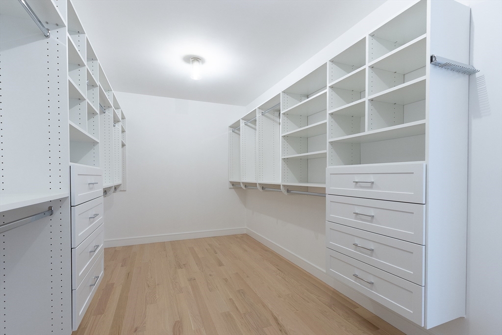 Natick, Massachusetts 01760, United States, 6 Bedrooms Bedrooms, ,6 BathroomsBathrooms,Residential,Active,222679