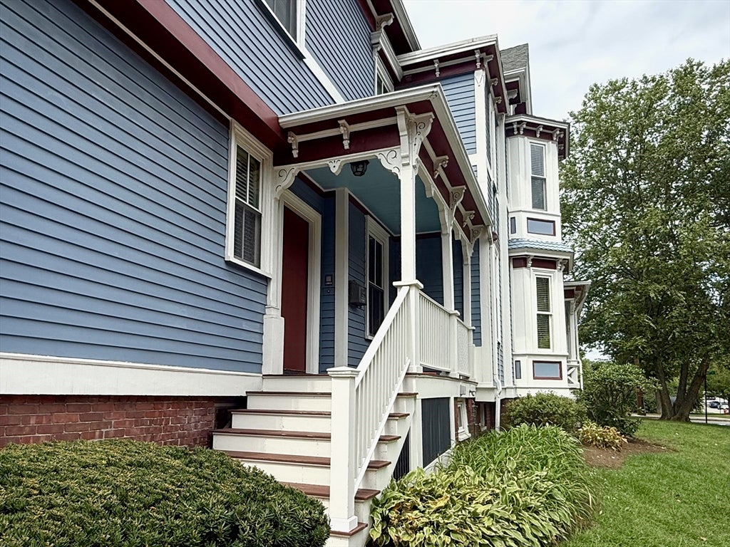 90 Highland Ave #2, Newton, MA Photo #2
