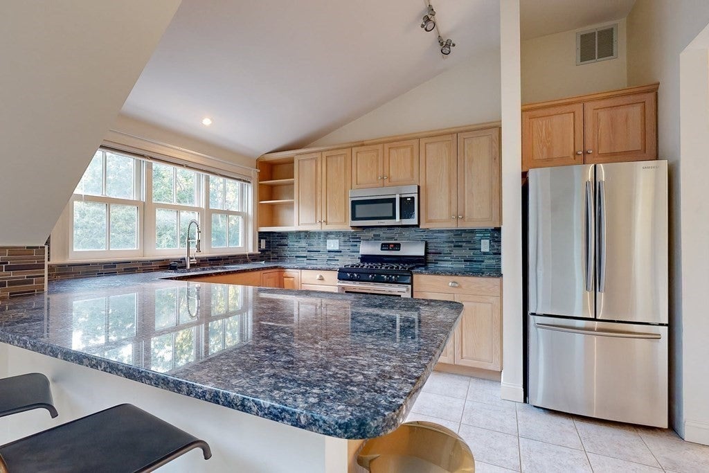 90 Highland Ave #2, Newton, MA Photo #4