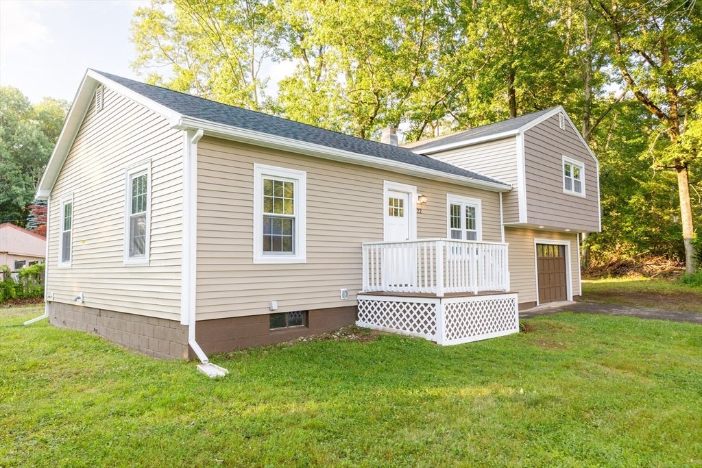 22 Lakeside Ave