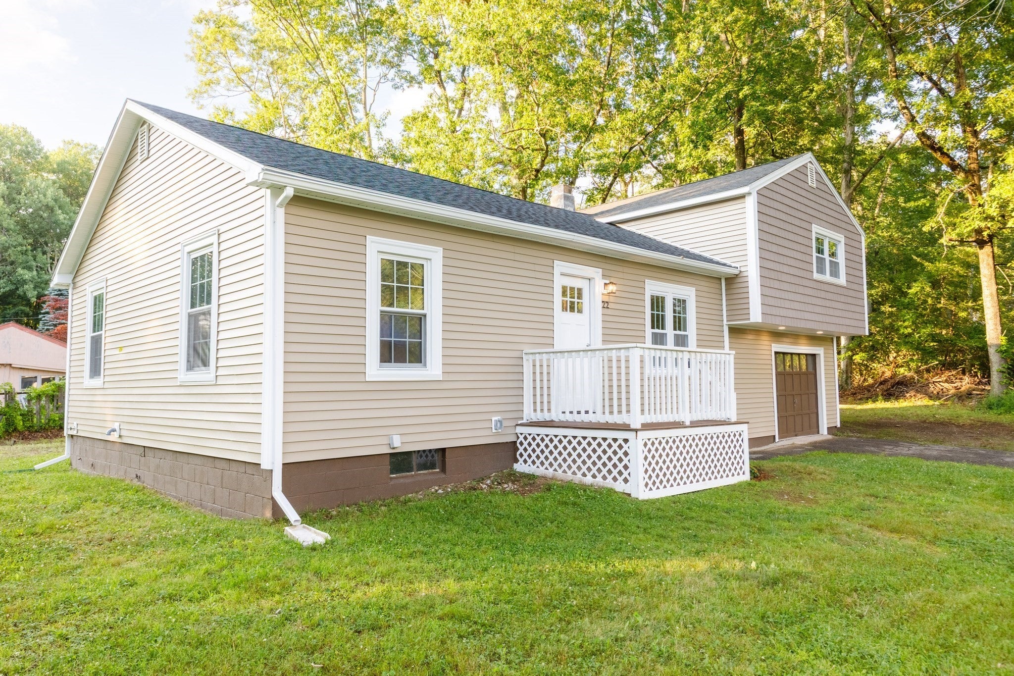 22 Lakeside Ave