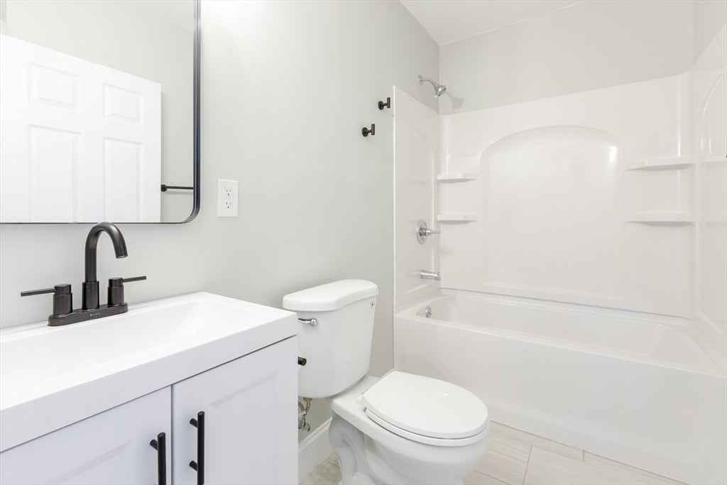 22 Lakeside Ave, Webster, MA, 22 Lakeside Ave, Webster, MA Photo #9