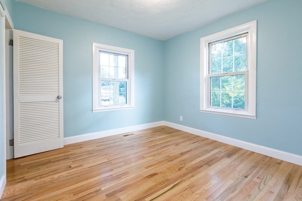 22 Lakeside Ave, Webster, MA, 22 Lakeside Ave, Webster, MA Photo #12
