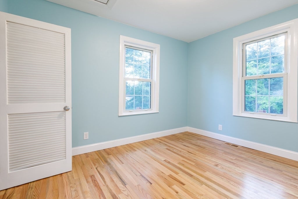22 Lakeside Ave, Webster, MA, 22 Lakeside Ave, Webster, MA Photo #10