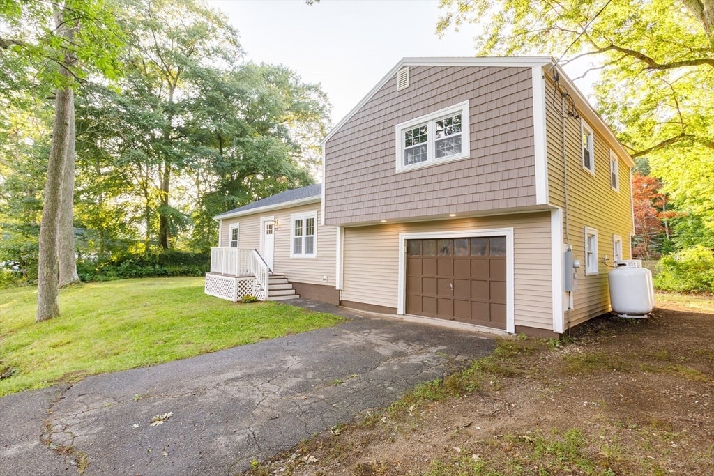 22 Lakeside Ave