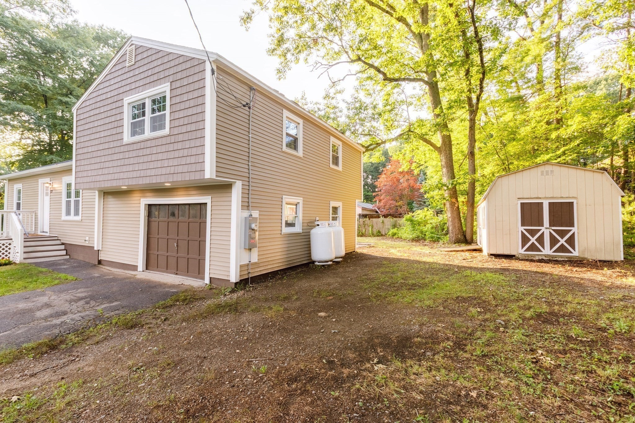 22 Lakeside Ave