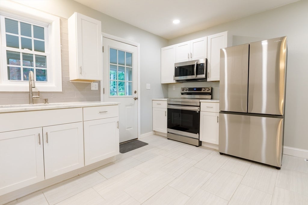 22 Lakeside Ave, Webster, MA, 22 Lakeside Ave, Webster, MA Photo #7