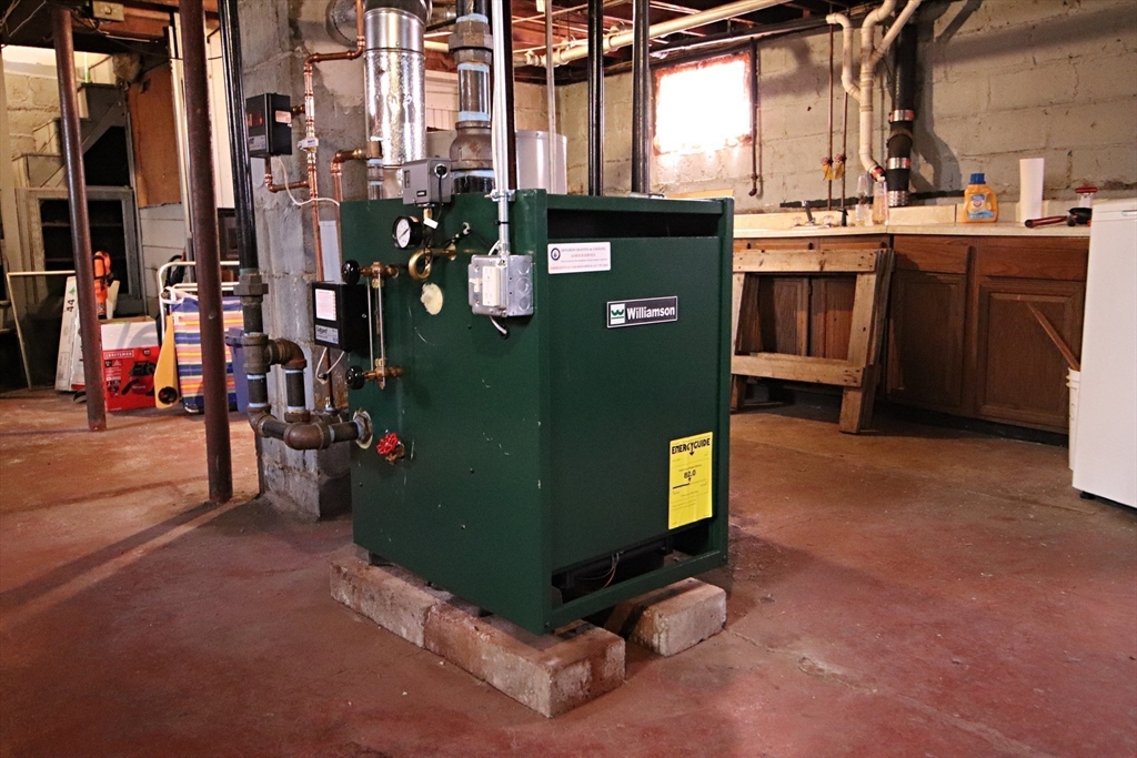 Saugus, Massachusetts 01906, United States, 3 Bedrooms Bedrooms, ,1 BathroomBathrooms,Residential,Active,167838