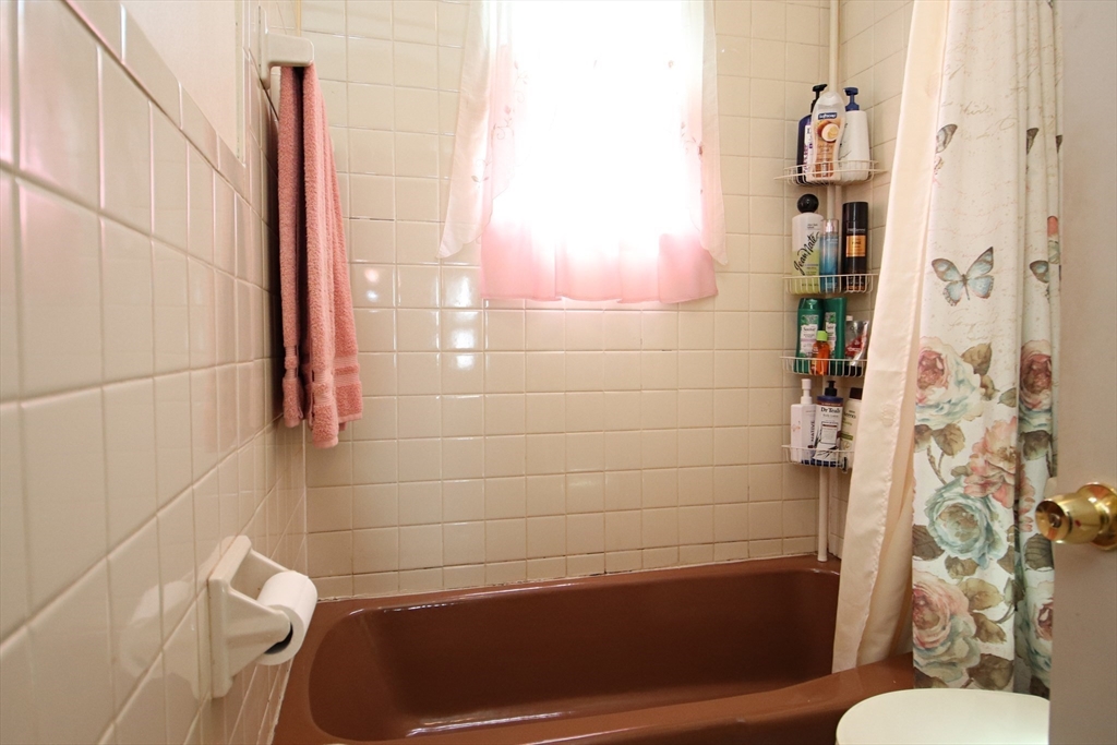 Saugus, Massachusetts 01906, United States, 3 Bedrooms Bedrooms, ,1 BathroomBathrooms,Residential,Active,167838