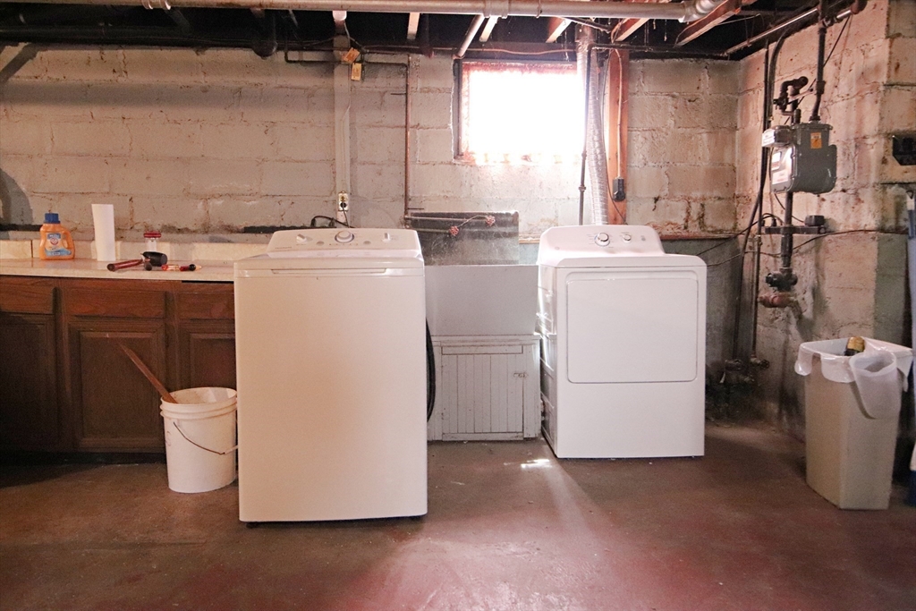 Saugus, Massachusetts 01906, United States, 3 Bedrooms Bedrooms, ,1 BathroomBathrooms,Residential,Active,167838