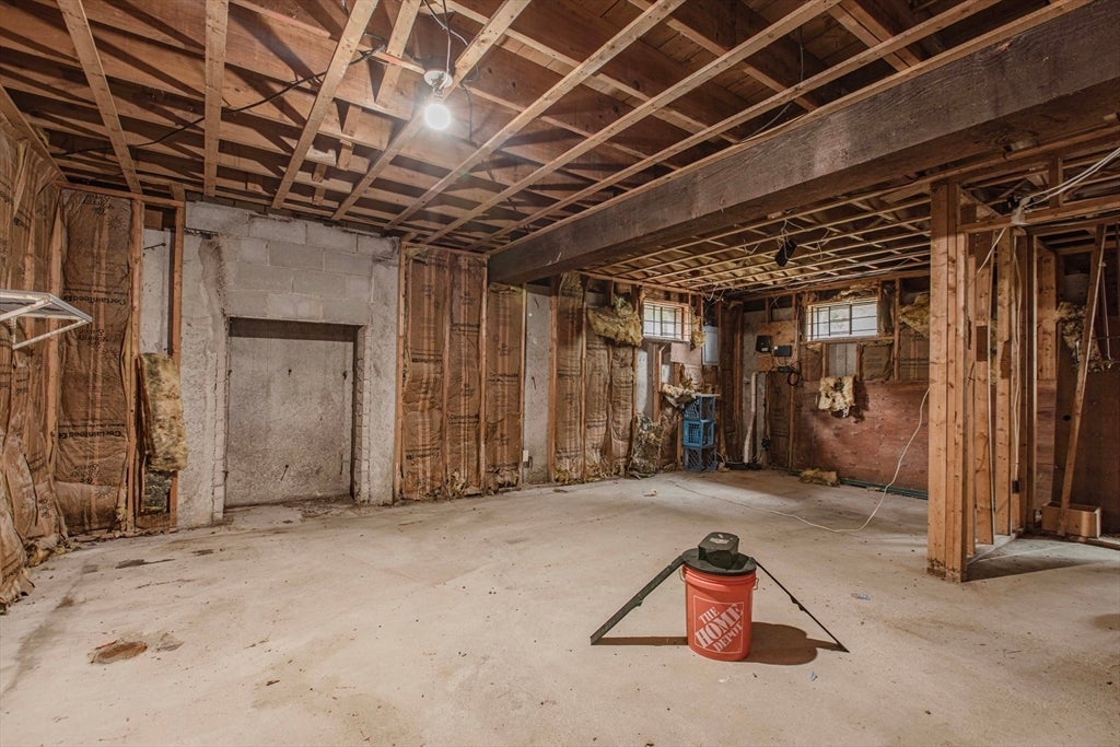 27 Sylvanus Wood Ln, Woburn, MA Photo #28