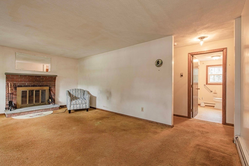 27 Sylvanus Wood Ln, Woburn, MA Photo #3