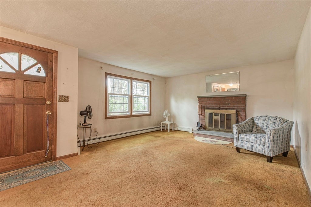 27 Sylvanus Wood Ln, Woburn, MA Photo #2
