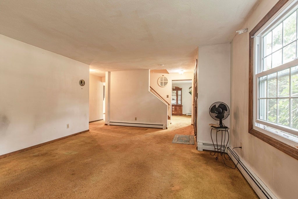 27 Sylvanus Wood Ln, Woburn, MA Photo #4