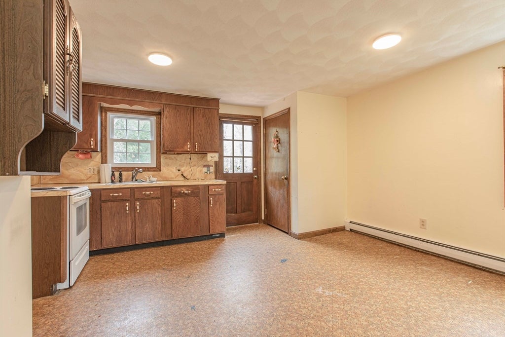 27 Sylvanus Wood Ln, Woburn, MA Photo #9