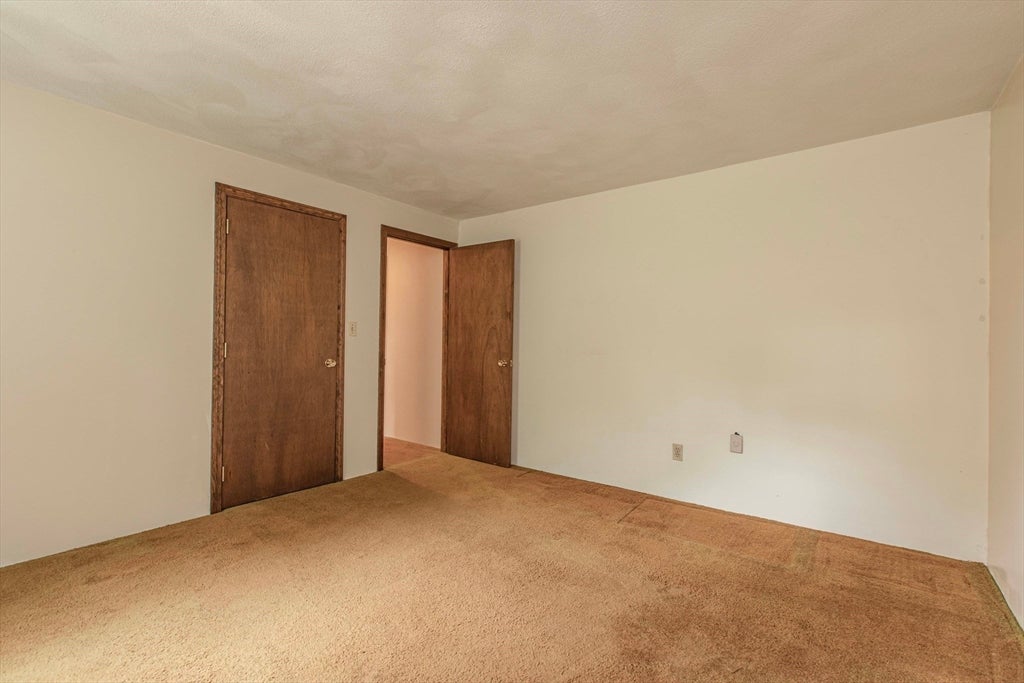 27 Sylvanus Wood Ln, Woburn, MA Photo #18