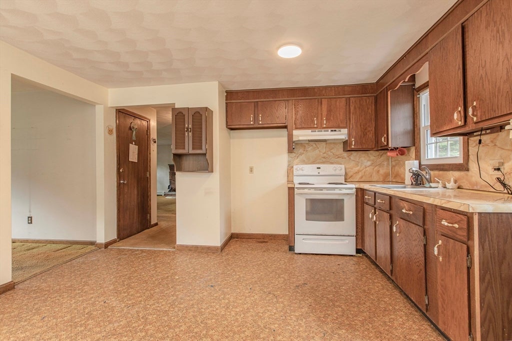 27 Sylvanus Wood Ln, Woburn, MA Photo #10