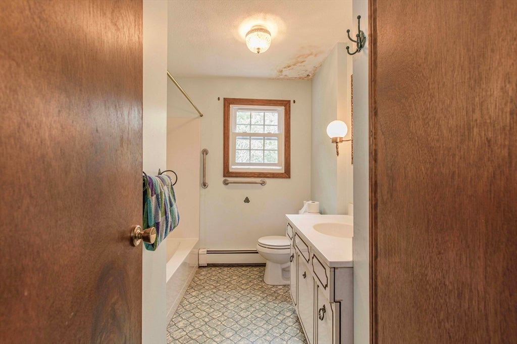 27 Sylvanus Wood Ln, Woburn, MA Photo #23