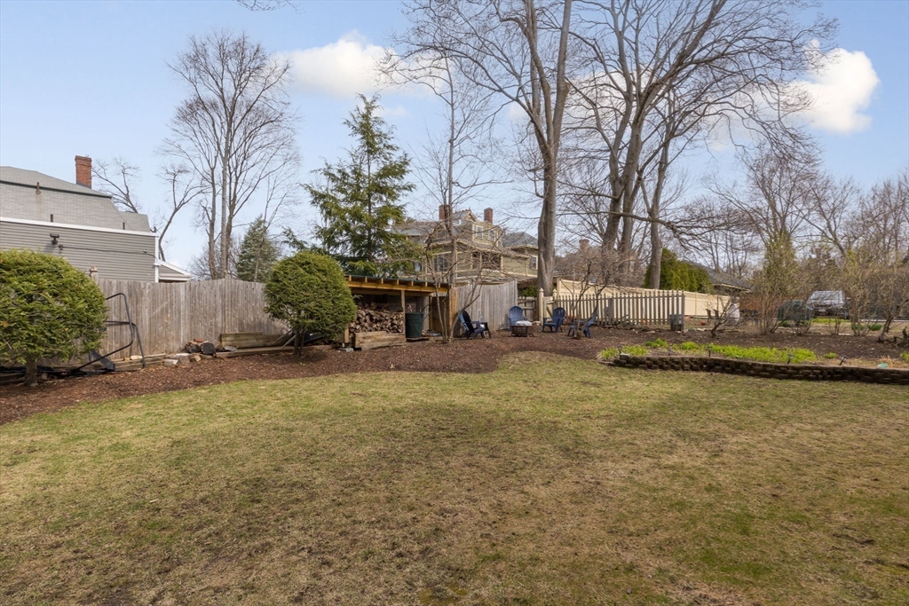 Watertown, Massachusetts 02472, United States, 5 Bedrooms Bedrooms, ,3 BathroomsBathrooms,Residential,Pending,105592