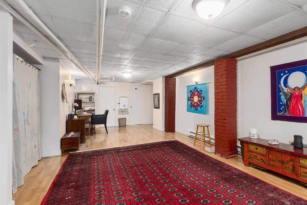 Watertown, Massachusetts 02472, United States, 5 Bedrooms Bedrooms, ,3 BathroomsBathrooms,Residential,Pending,105592