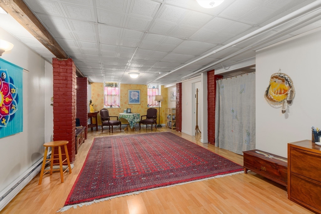 Watertown, Massachusetts 02472, United States, 5 Bedrooms Bedrooms, ,3 BathroomsBathrooms,Residential,Pending,105592