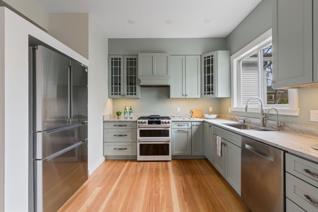 Watertown, Massachusetts 02472, United States, 5 Bedrooms Bedrooms, ,3 BathroomsBathrooms,Residential,Pending,105592