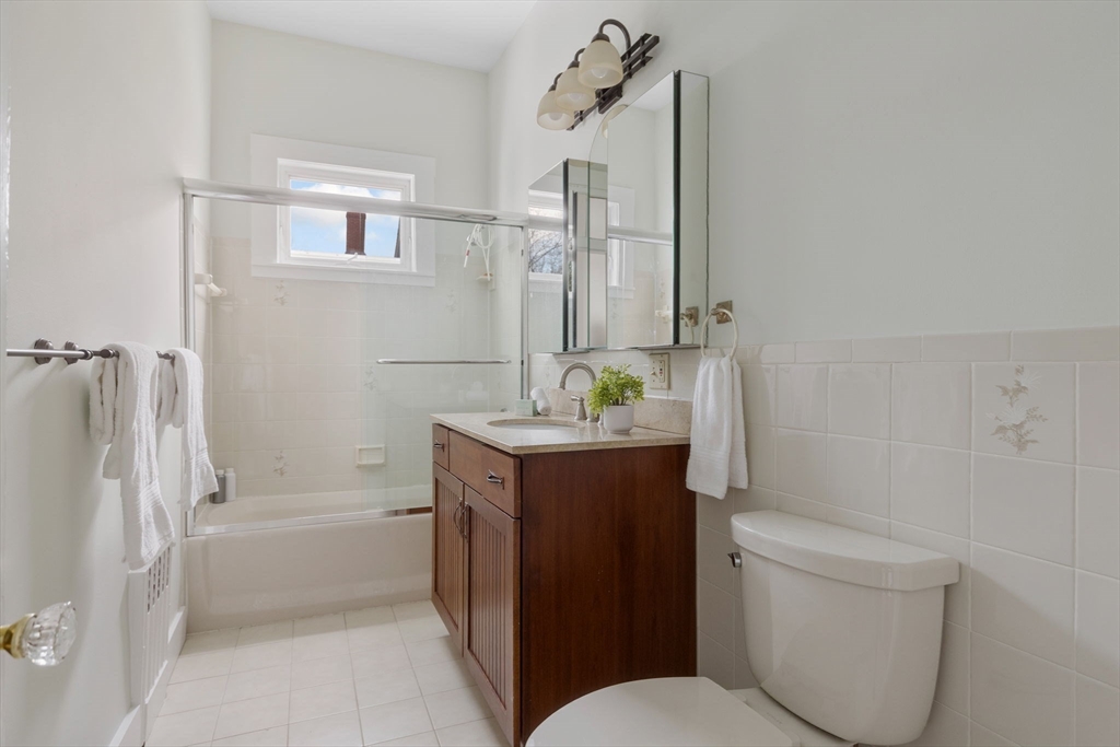 Watertown, Massachusetts 02472, United States, 5 Bedrooms Bedrooms, ,3 BathroomsBathrooms,Residential,Pending,105592