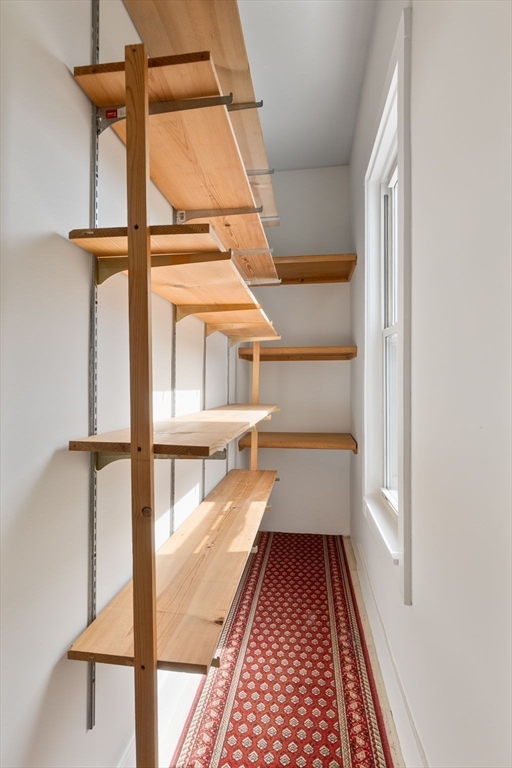 Watertown, Massachusetts 02472, United States, 5 Bedrooms Bedrooms, ,3 BathroomsBathrooms,Residential,Pending,105592