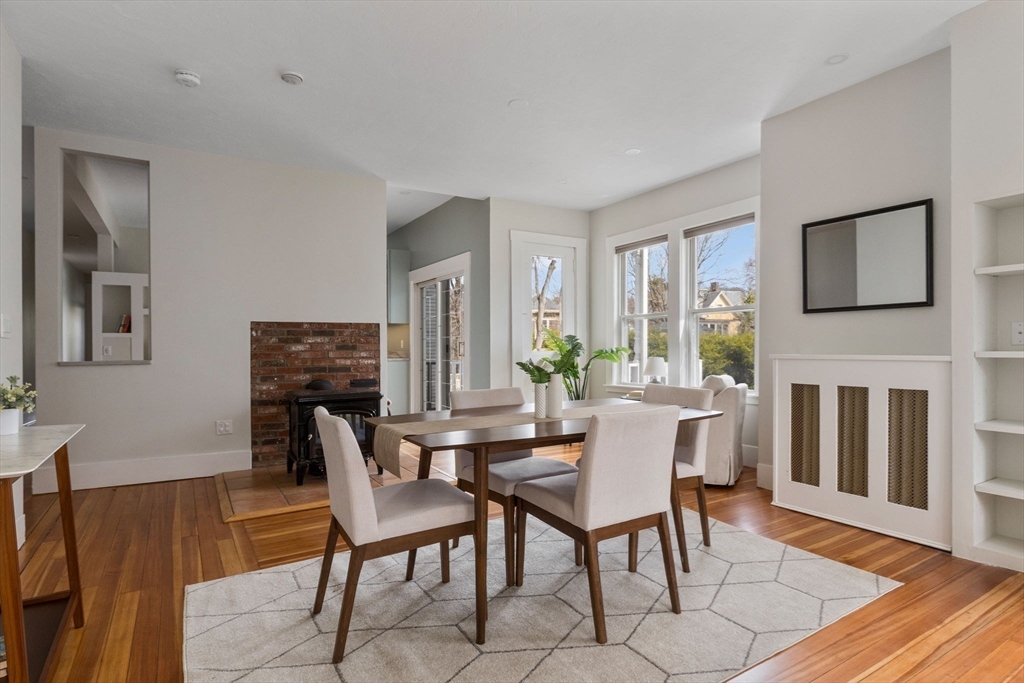 Watertown, Massachusetts 02472, United States, 5 Bedrooms Bedrooms, ,3 BathroomsBathrooms,Residential,Pending,105592